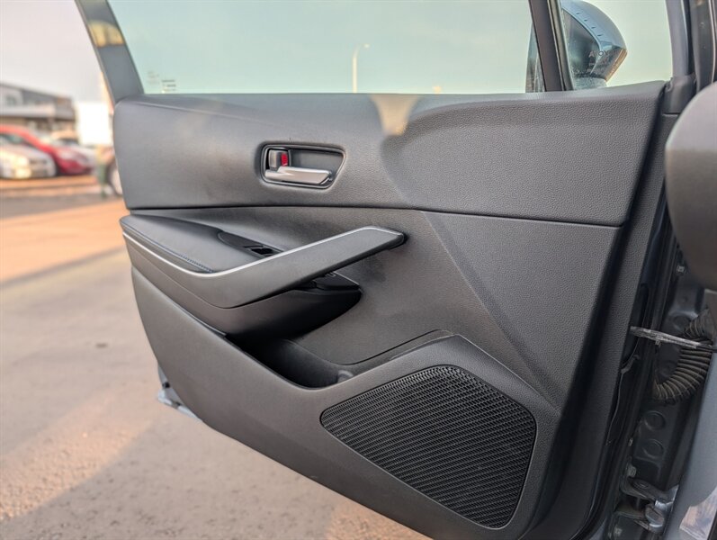 2022 Toyota Corolla SE - Photo 10 - Calgary, AB T2B 2Y9