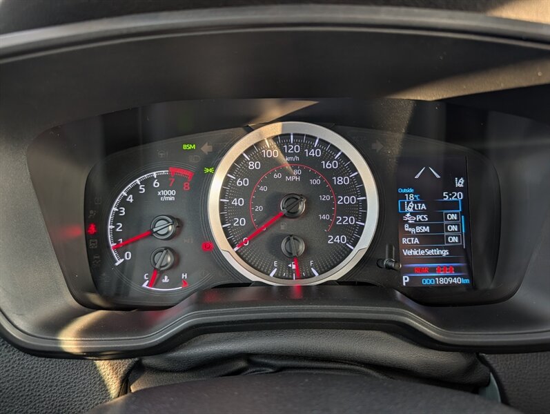 2022 Toyota Corolla SE - Photo 18 - Calgary, AB T2B 2Y9