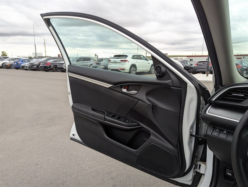 2017 Honda Civic EX w/Honda Sensing - Photo 14 - Calgary, AB T2B 2Y9