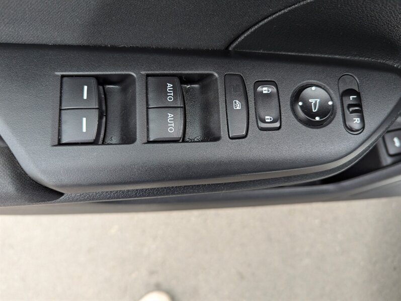 2017 Honda Civic EX w/Honda Sensing - Photo 10 - Calgary, AB T2B 2Y9