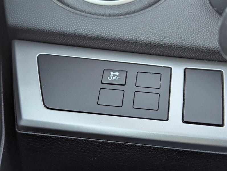 2012 Mazda Mazda3 i Touring - Photo 15 - Calgary, AB T2B 2Y9