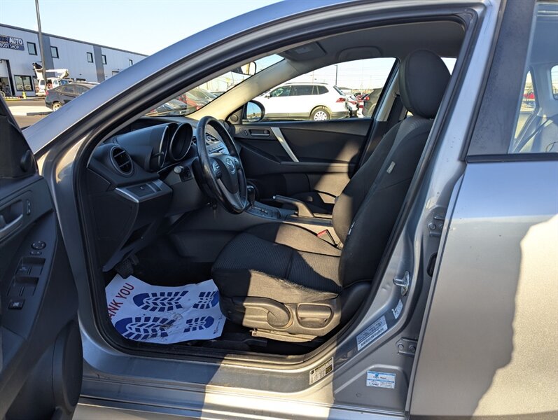2012 Mazda Mazda3 i Touring - Photo 8 - Calgary, AB T2B 2Y9