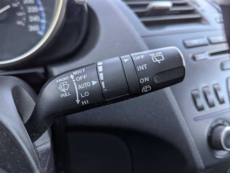 2012 Mazda Mazda3 i Touring - Photo 19 - Calgary, AB T2B 2Y9