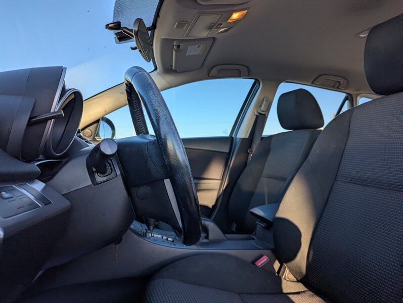 2012 Mazda Mazda3 i Touring - Photo 12 - Calgary, AB T2B 2Y9