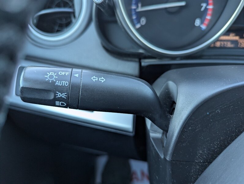 2012 Mazda Mazda3 i Touring - Photo 18 - Calgary, AB T2B 2Y9