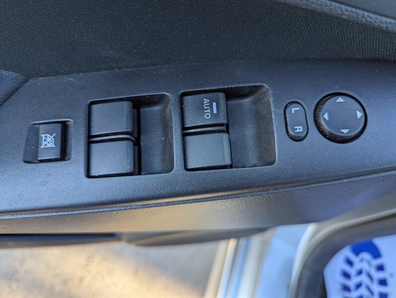 2012 Mazda Mazda3 i Touring - Photo 9 - Calgary, AB T2B 2Y9