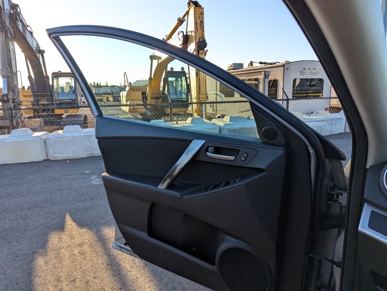 2012 Mazda Mazda3 i Touring - Photo 13 - Calgary, AB T2B 2Y9