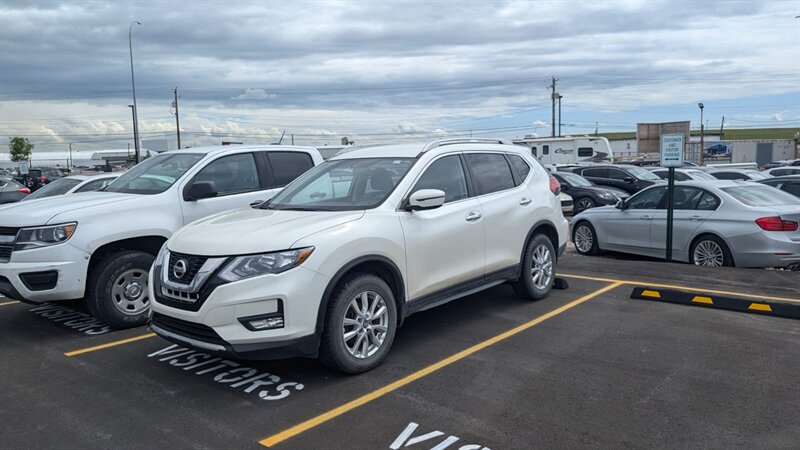2017 Nissan Rogue SV   - Photo 1 - Calgary, AB T2B 2Y9
