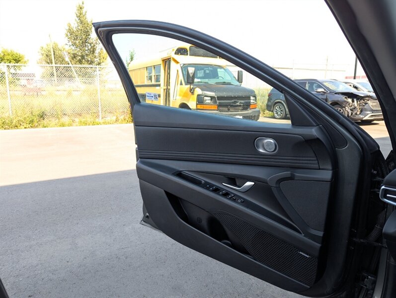 2023 Hyundai ELANTRA SEL - Photo 13 - Calgary, AB T2B 2Y9
