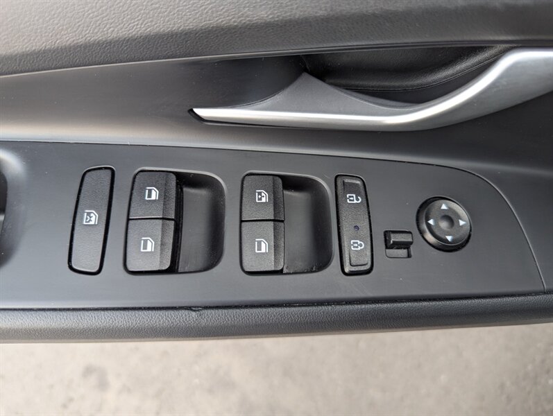 2023 Hyundai ELANTRA SEL - Photo 9 - Calgary, AB T2B 2Y9