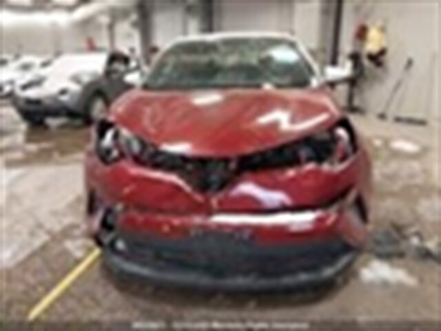 2019 Toyota C-HR XLE - Photo 4 - Calgary, AB T2B 2Y9
