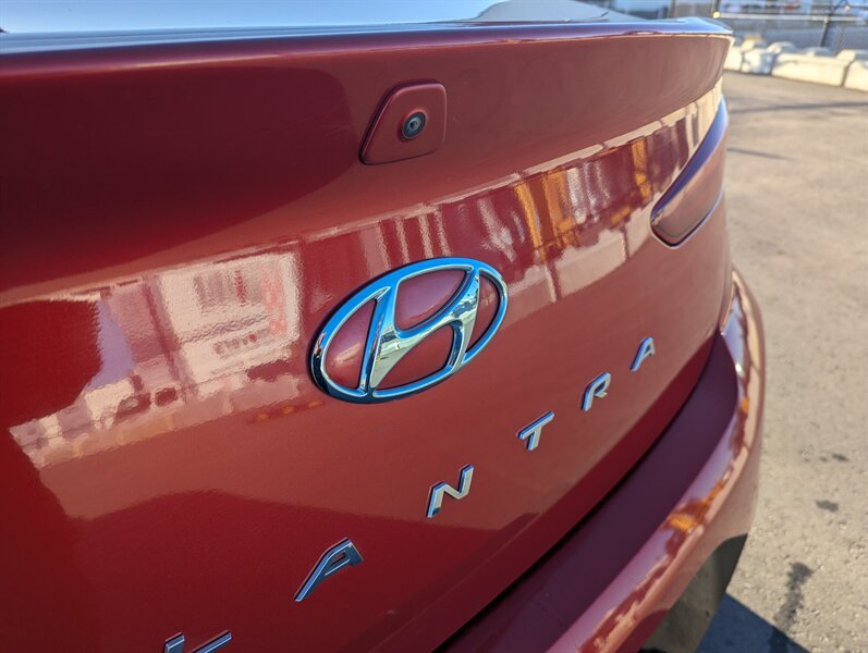 2019 Hyundai ELANTRA SEL   - Photo 34 - Calgary, AB T2B 2Y9