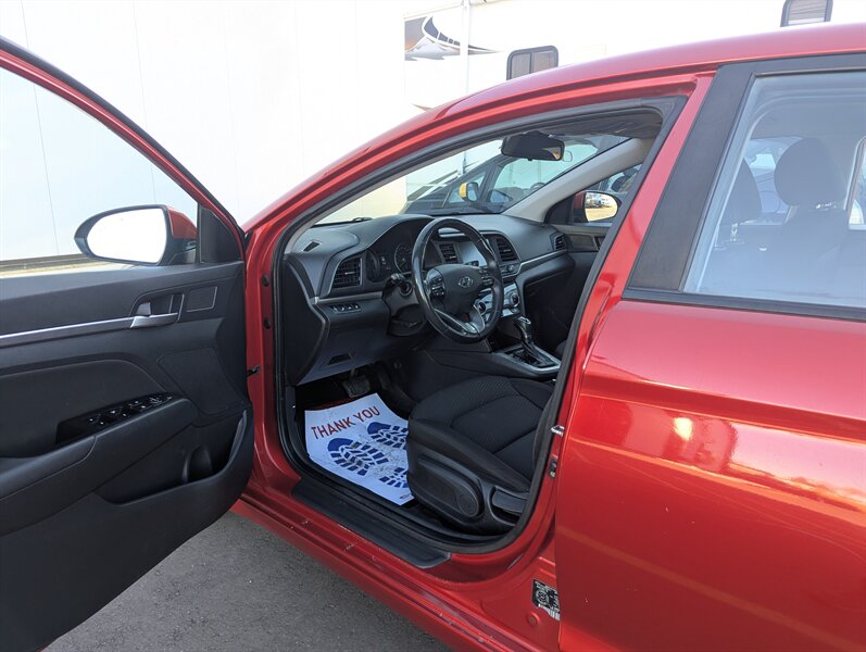 2019 Hyundai ELANTRA SEL   - Photo 7 - Calgary, AB T2B 2Y9