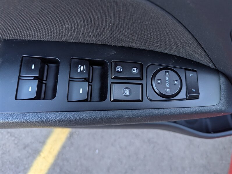 2019 Hyundai ELANTRA SEL   - Photo 10 - Calgary, AB T2B 2Y9