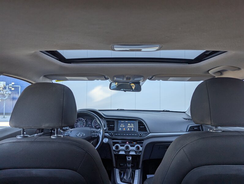 2019 Hyundai ELANTRA SEL   - Photo 31 - Calgary, AB T2B 2Y9