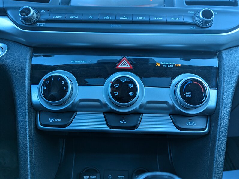 2019 Hyundai ELANTRA SEL   - Photo 22 - Calgary, AB T2B 2Y9