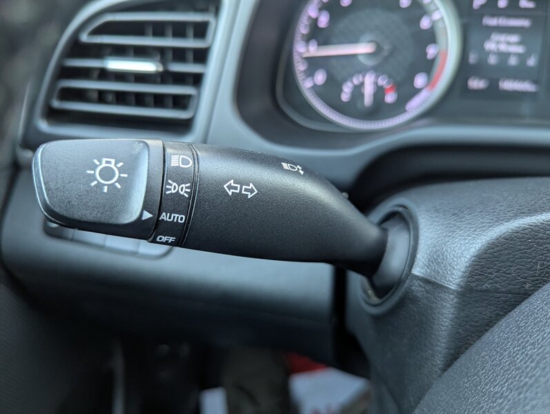 2019 Hyundai ELANTRA SEL   - Photo 14 - Calgary, AB T2B 2Y9