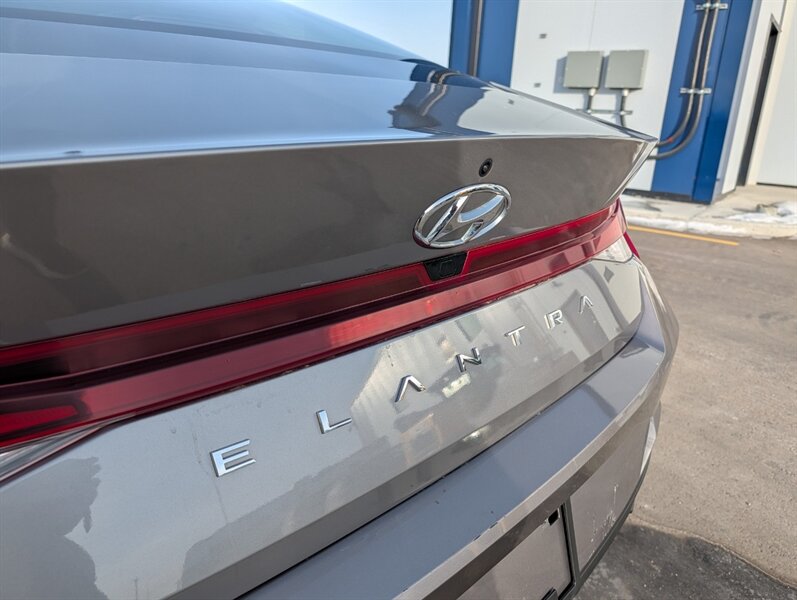 2023 Hyundai ELANTRA SEL - Photo 32 - Calgary, AB T2B 2Y9