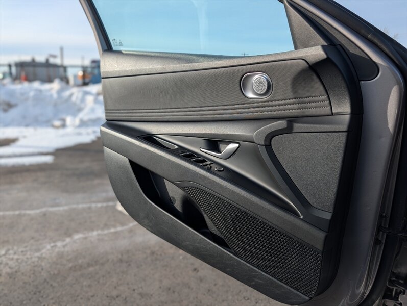 2023 Hyundai ELANTRA SEL - Photo 9 - Calgary, AB T2B 2Y9