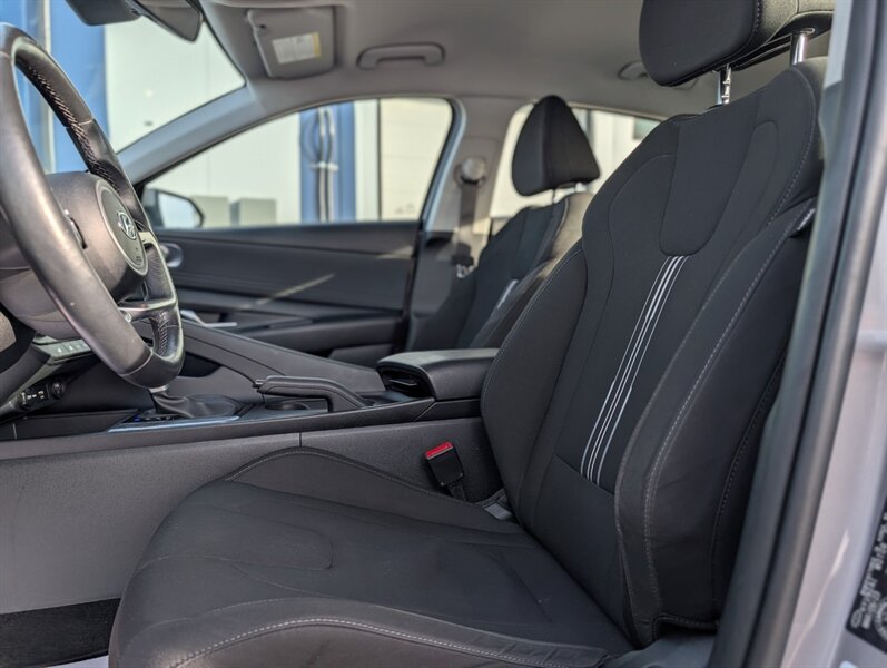 2023 Hyundai ELANTRA SEL - Photo 8 - Calgary, AB T2B 2Y9
