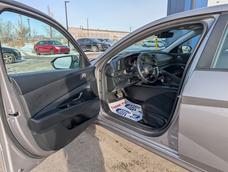 2023 Hyundai ELANTRA SEL - Photo 7 - Calgary, AB T2B 2Y9