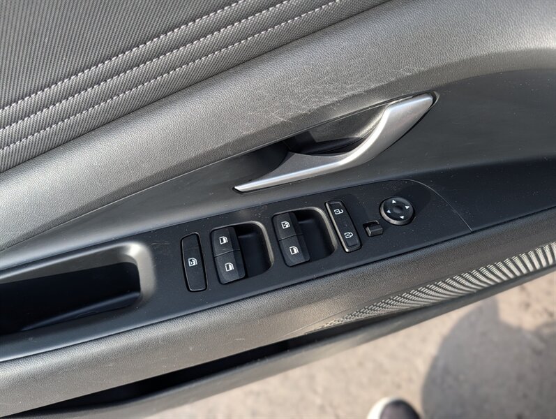 2023 Hyundai ELANTRA SEL - Photo 15 - Calgary, AB T2B 2Y9