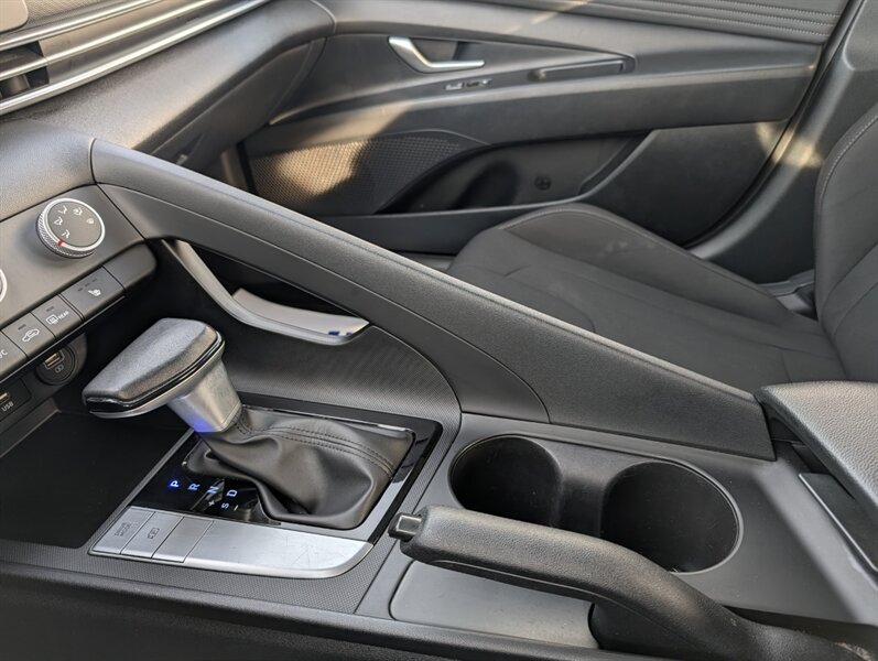 2023 Hyundai ELANTRA SEL - Photo 26 - Calgary, AB T2B 2Y9