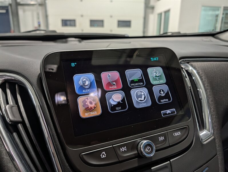 2017 Chevrolet Malibu LT - Photo 22 - Calgary, AB T2B 2Y9