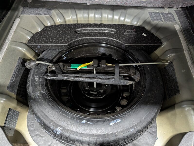 2017 Chevrolet Malibu LT - Photo 38 - Calgary, AB T2B 2Y9