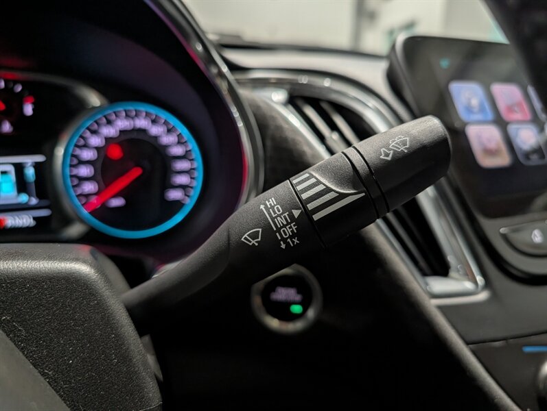 2017 Chevrolet Malibu LT - Photo 26 - Calgary, AB T2B 2Y9