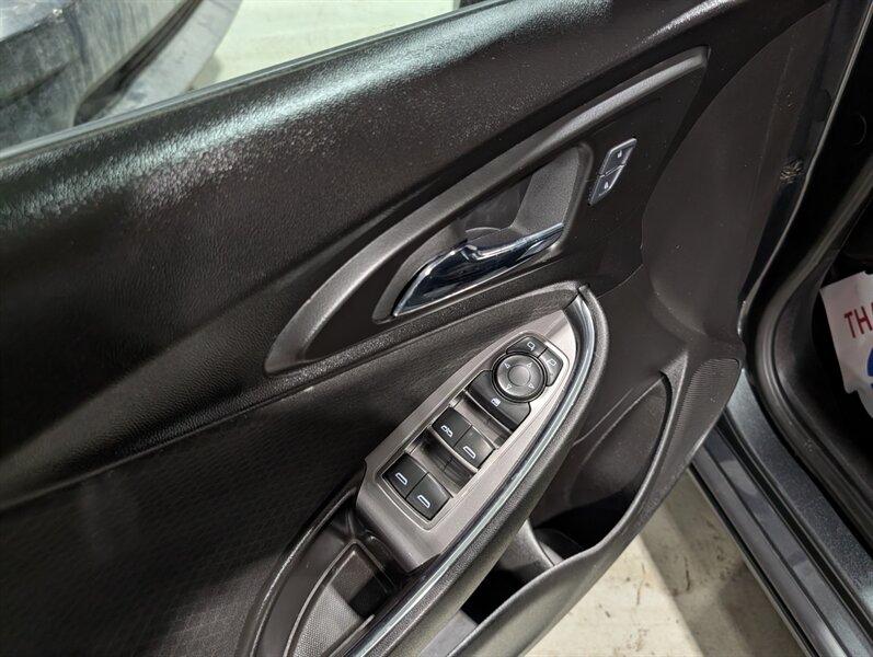 2017 Chevrolet Malibu LT - Photo 19 - Calgary, AB T2B 2Y9