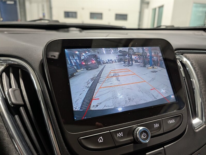 2017 Chevrolet Malibu LT - Photo 32 - Calgary, AB T2B 2Y9