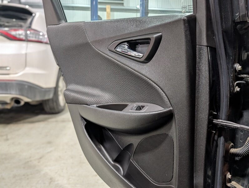 2017 Chevrolet Malibu LT - Photo 13 - Calgary, AB T2B 2Y9