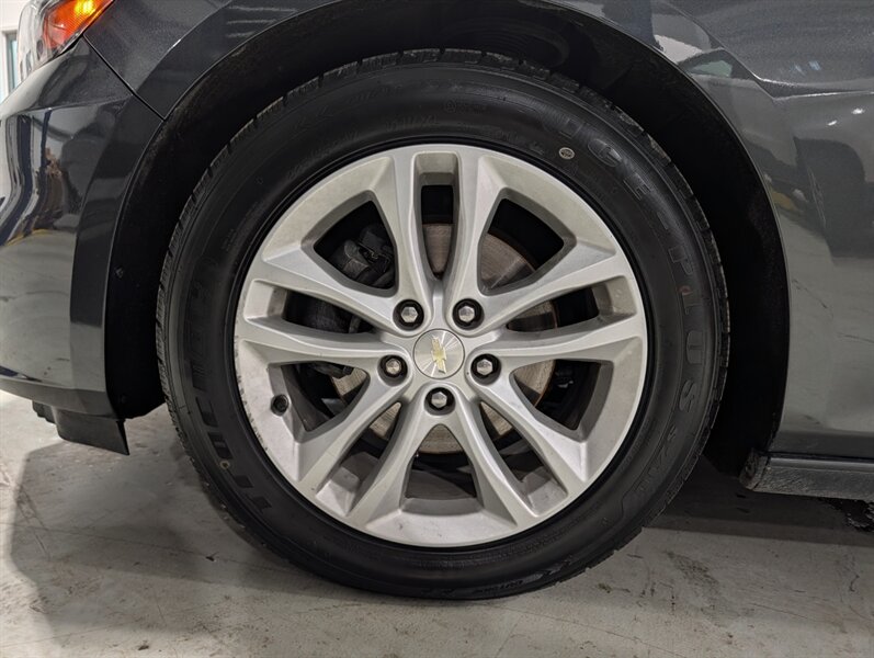 2017 Chevrolet Malibu LT - Photo 39 - Calgary, AB T2B 2Y9