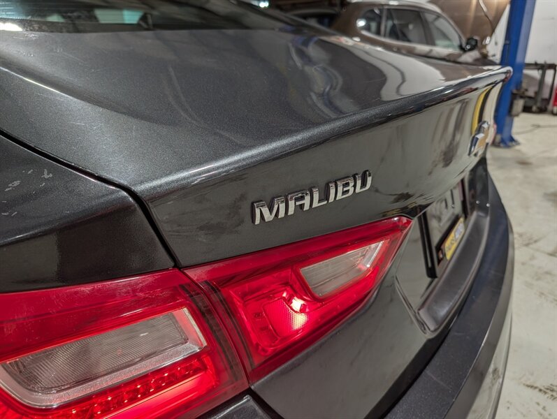 2017 Chevrolet Malibu LT - Photo 34 - Calgary, AB T2B 2Y9