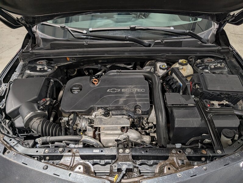 2017 Chevrolet Malibu LT - Photo 41 - Calgary, AB T2B 2Y9