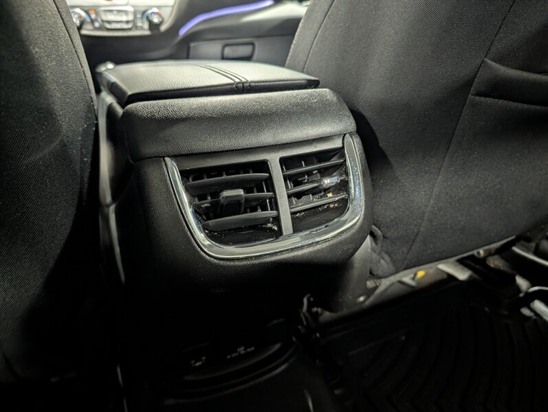 2017 Chevrolet Malibu LT - Photo 18 - Calgary, AB T2B 2Y9