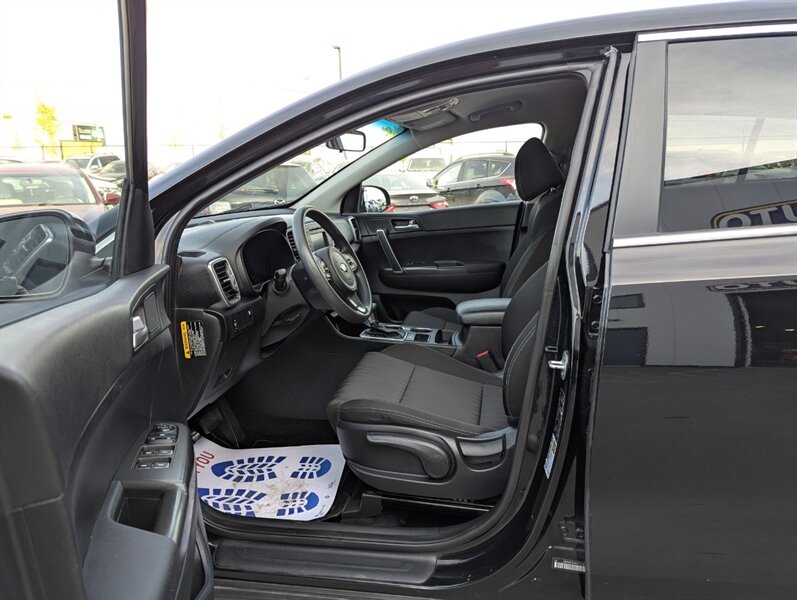 2017 Kia Sportage LX - Photo 8 - Calgary, AB T2B 2Y9