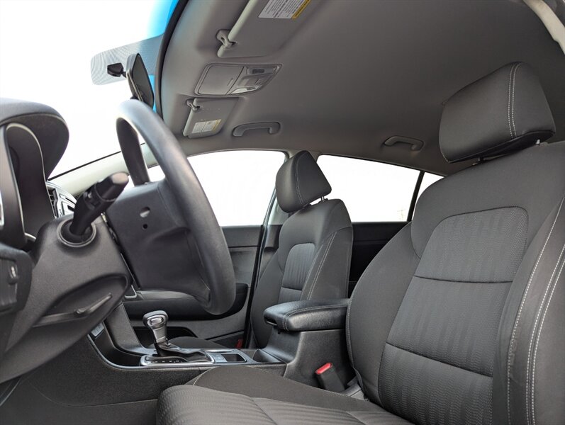 2017 Kia Sportage LX - Photo 12 - Calgary, AB T2B 2Y9