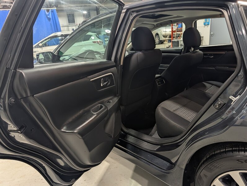 2016 Nissan Altima 2.5 SV - Photo 11 - Calgary, AB T2B 2Y9