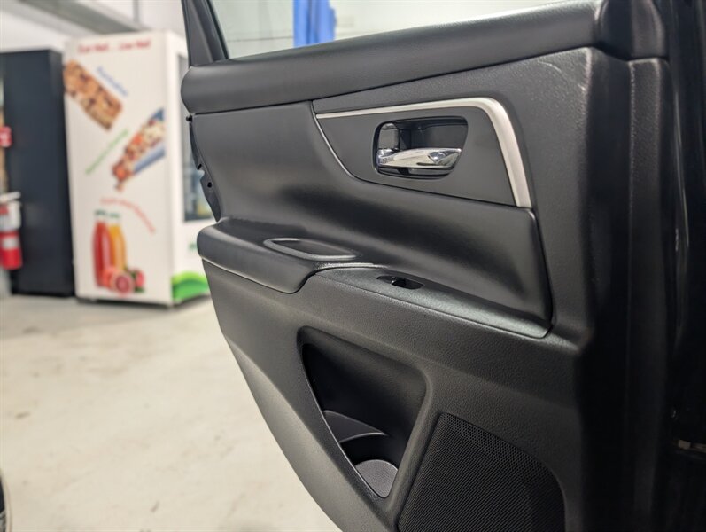 2016 Nissan Altima 2.5 SV - Photo 13 - Calgary, AB T2B 2Y9