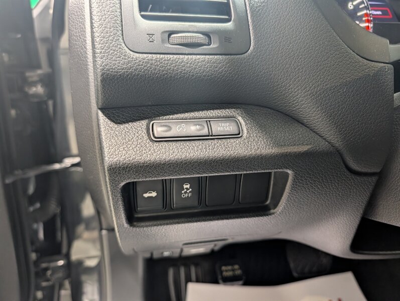 2016 Nissan Altima 2.5 SV - Photo 20 - Calgary, AB T2B 2Y9