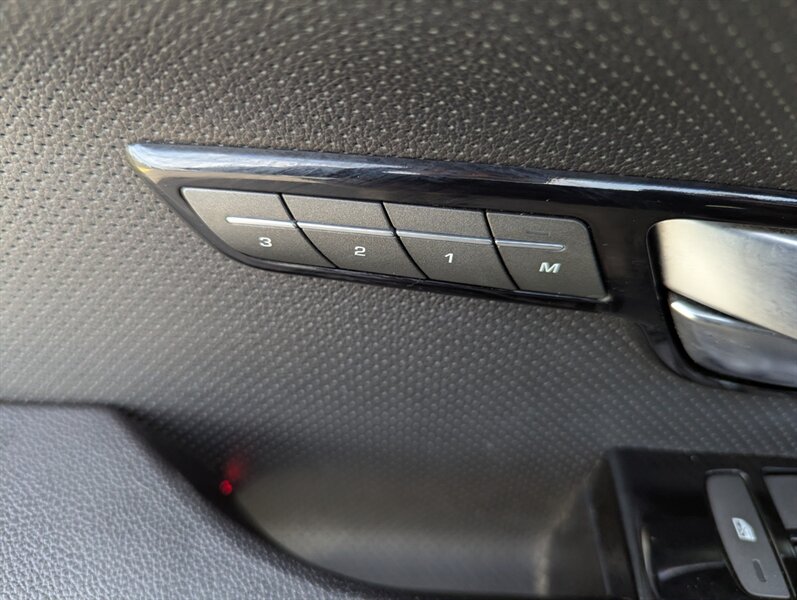 2015 Land Rover Range Rover Evoque Dynamic - Photo 11 - Calgary, AB T2B 2Y9