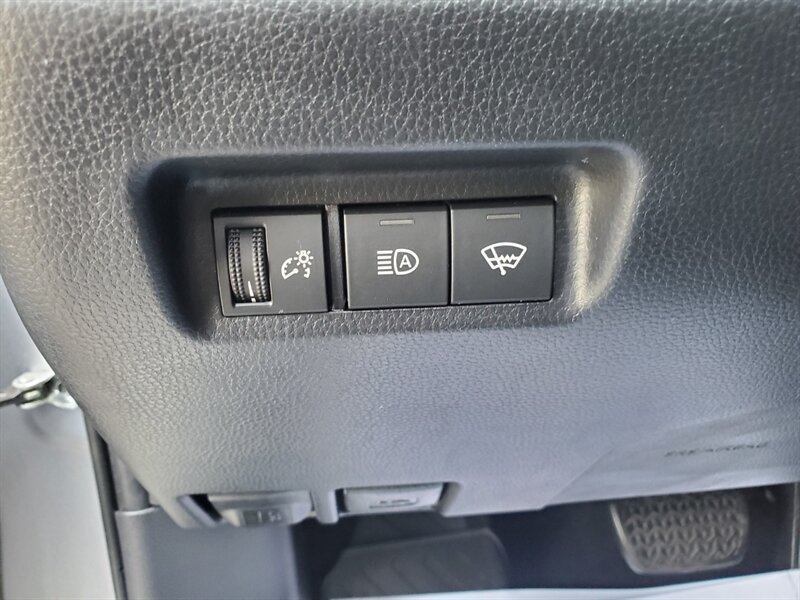 2019 Toyota RAV4 LE - Photo 11 - Calgary, AB T2B 2Y9