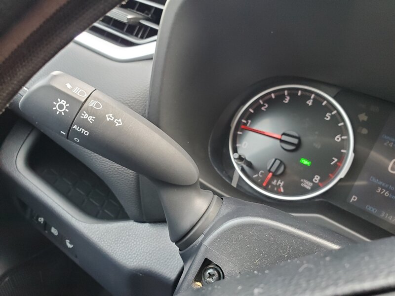 2019 Toyota RAV4 LE - Photo 17 - Calgary, AB T2B 2Y9