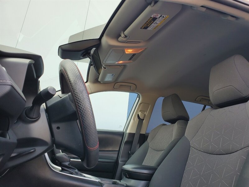 2019 Toyota RAV4 LE - Photo 13 - Calgary, AB T2B 2Y9