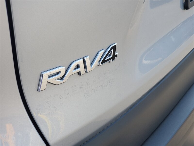 2019 Toyota RAV4 LE - Photo 37 - Calgary, AB T2B 2Y9