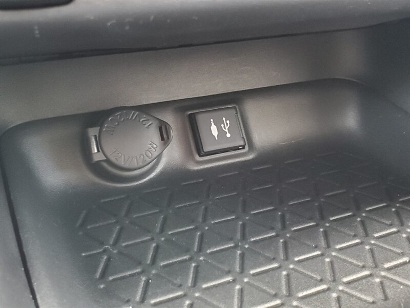 2019 Toyota RAV4 LE - Photo 26 - Calgary, AB T2B 2Y9
