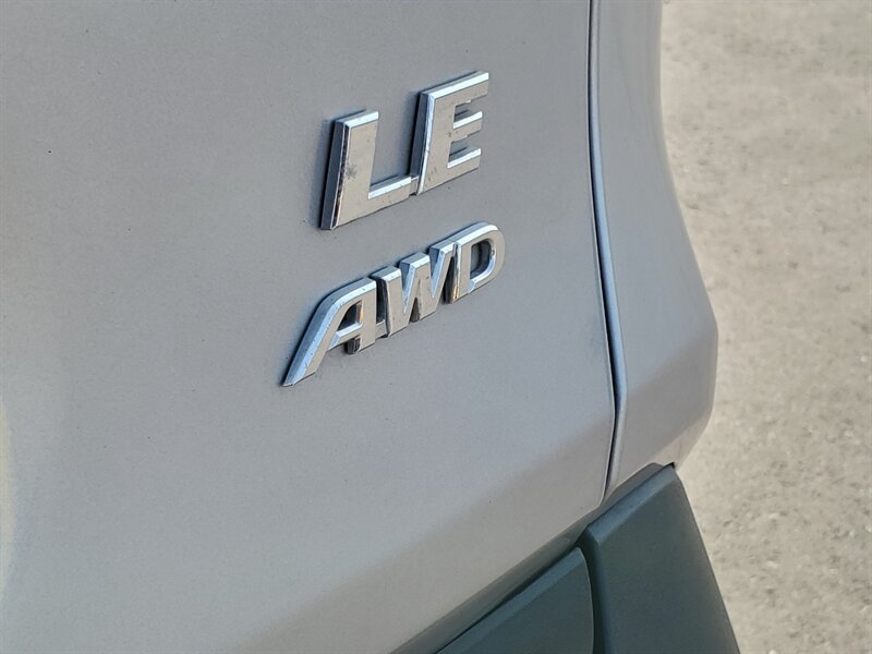 2019 Toyota RAV4 LE - Photo 39 - Calgary, AB T2B 2Y9