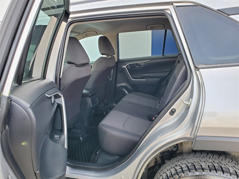 2019 Toyota RAV4 LE - Photo 29 - Calgary, AB T2B 2Y9